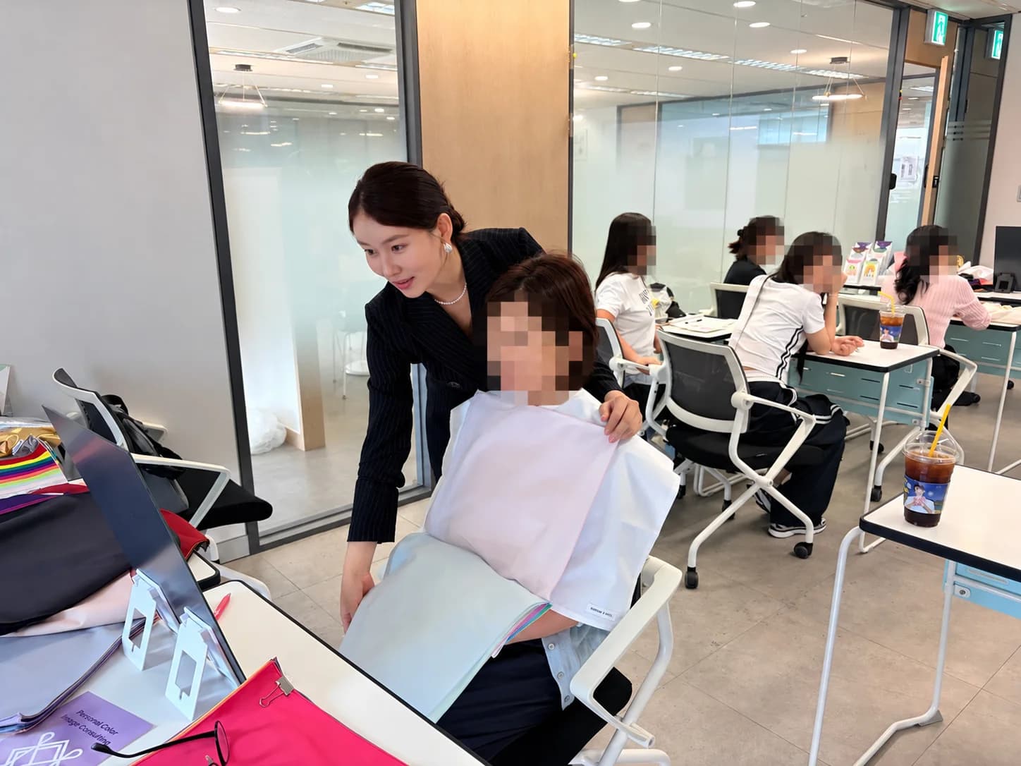 퍼스널컬러 진단과 스타일 교육